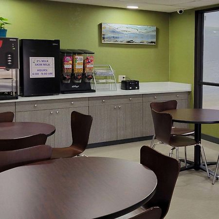 Super 8 By Wyndham Aurora/Naperville Area Екстериор снимка