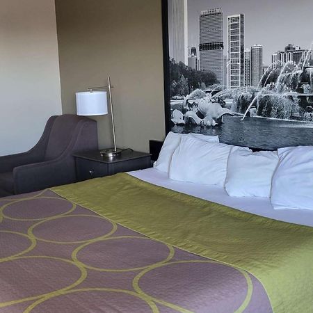 Super 8 By Wyndham Aurora/Naperville Area Екстериор снимка
