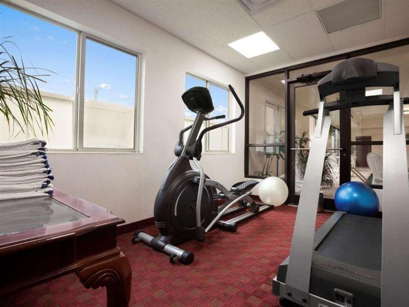 Super 8 By Wyndham Aurora/Naperville Area Екстериор снимка
