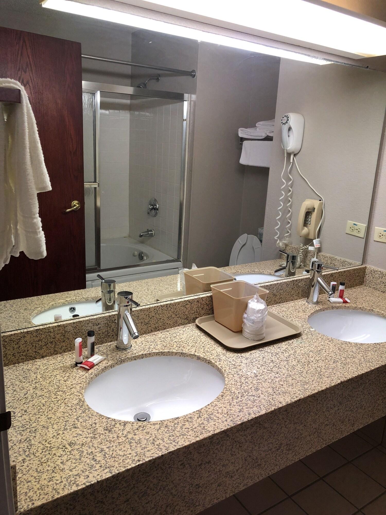 Super 8 By Wyndham Aurora/Naperville Area Екстериор снимка