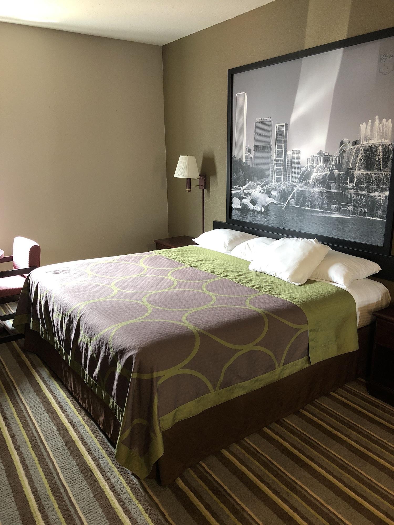Super 8 By Wyndham Aurora/Naperville Area Екстериор снимка