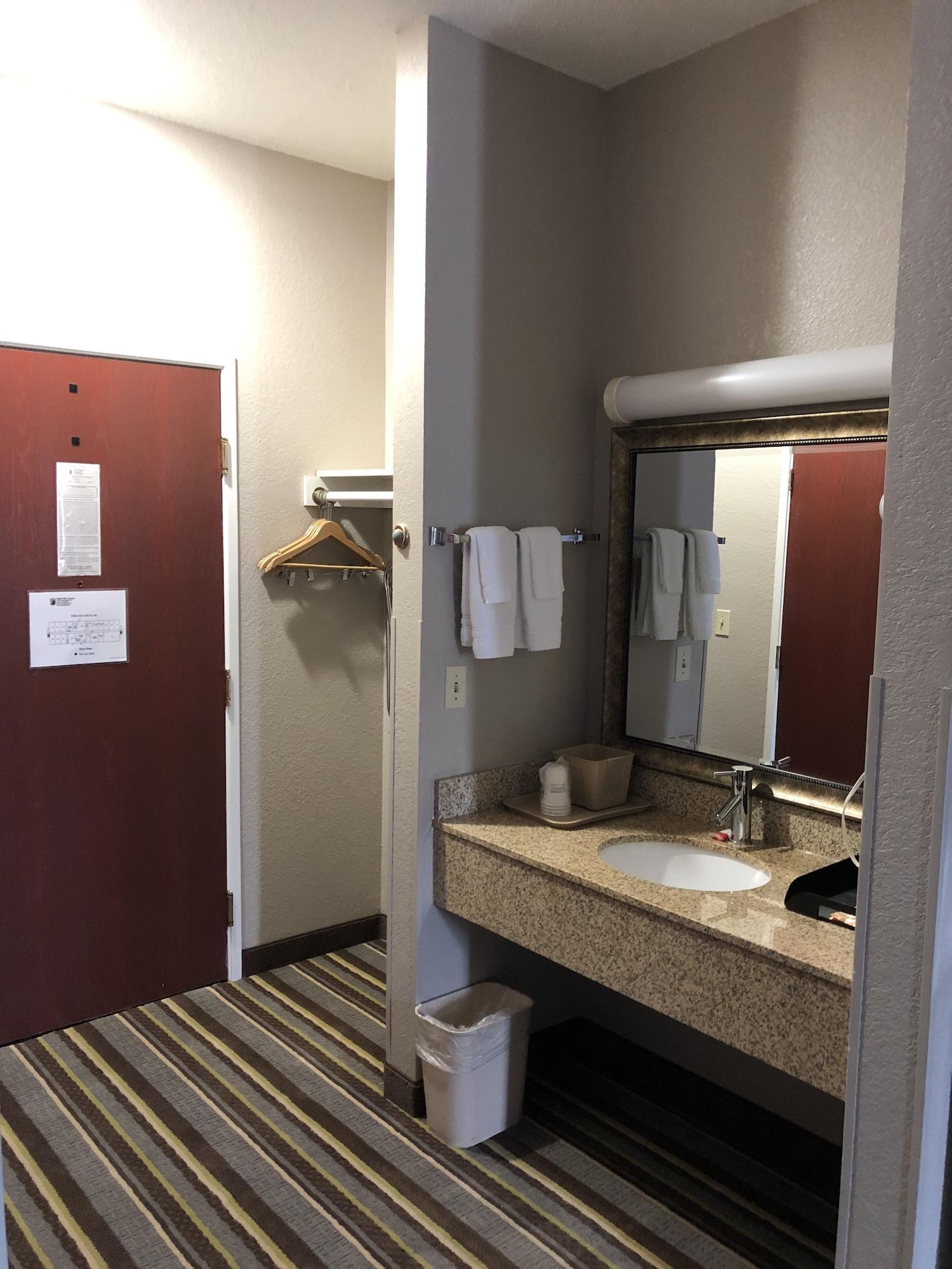 Super 8 By Wyndham Aurora/Naperville Area Екстериор снимка
