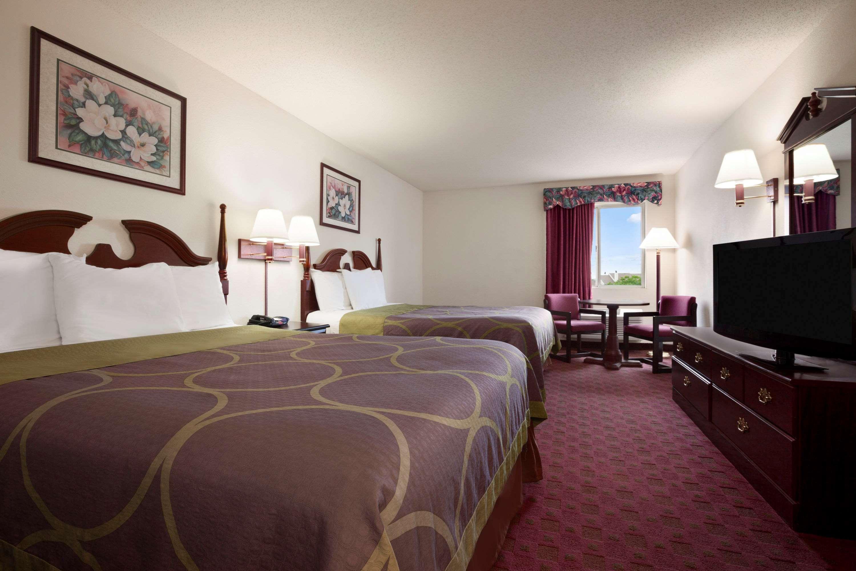 Super 8 By Wyndham Aurora/Naperville Area Екстериор снимка