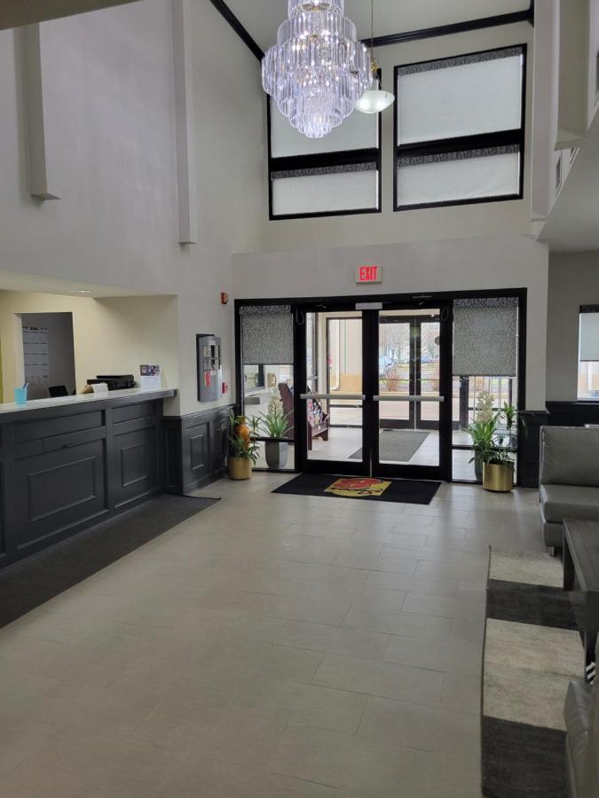 Super 8 By Wyndham Aurora/Naperville Area Екстериор снимка