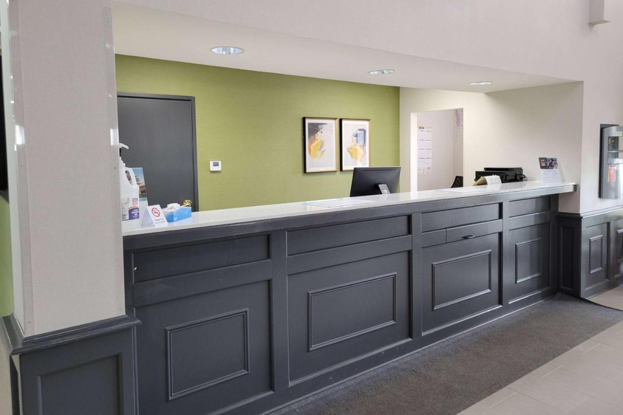 Super 8 By Wyndham Aurora/Naperville Area Екстериор снимка