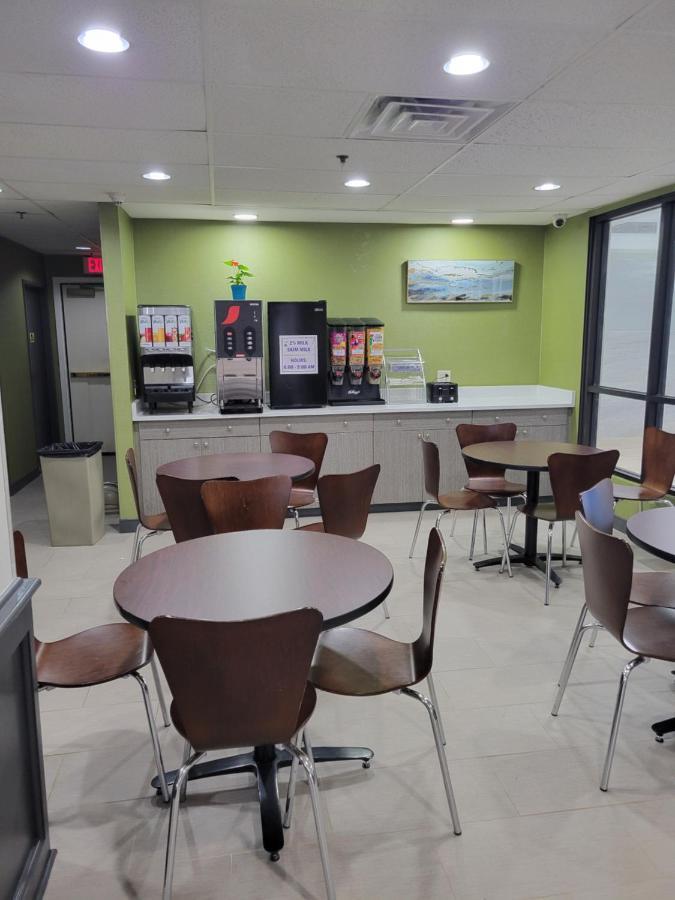 Super 8 By Wyndham Aurora/Naperville Area Екстериор снимка