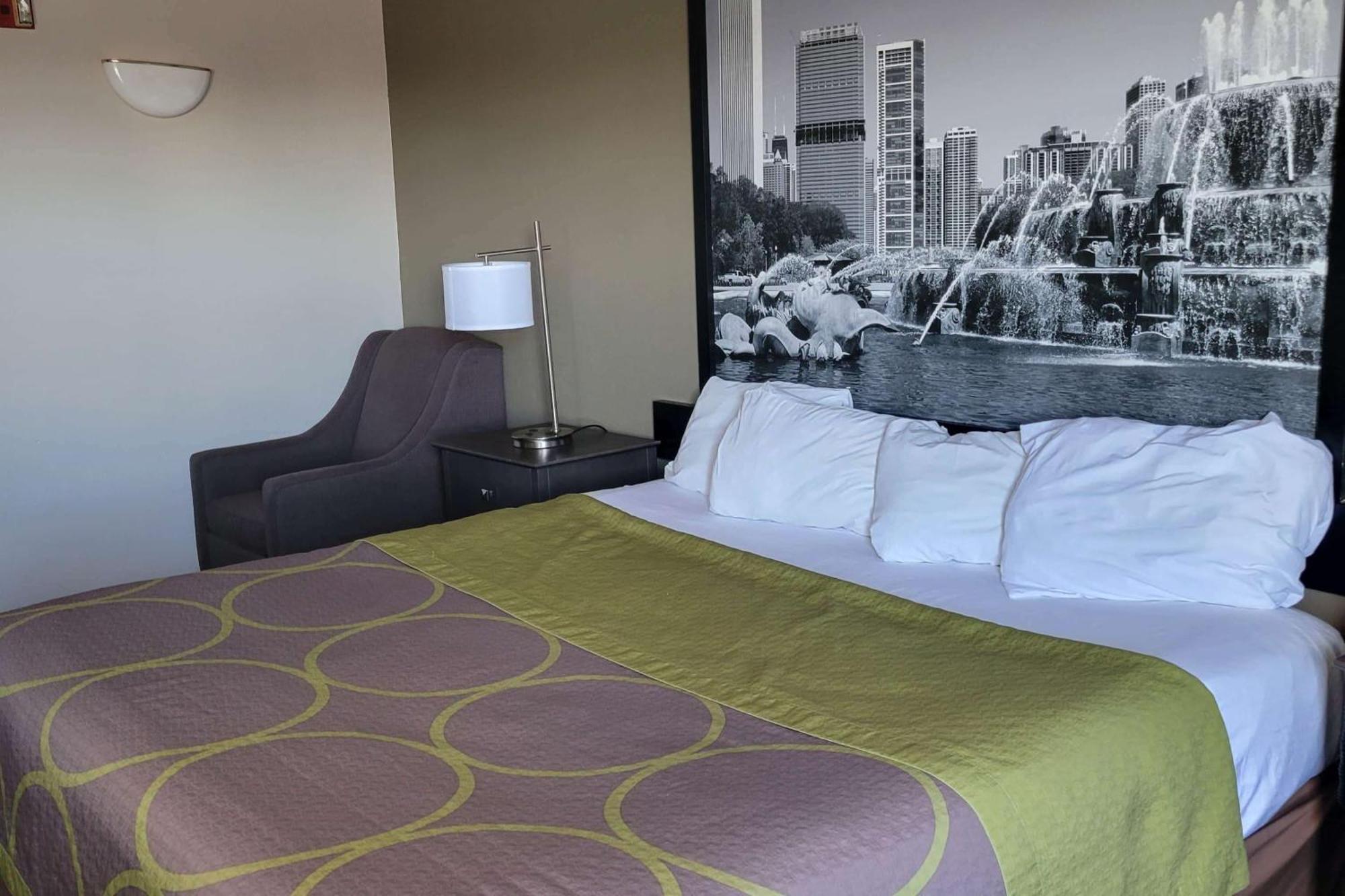 Super 8 By Wyndham Aurora/Naperville Area Екстериор снимка