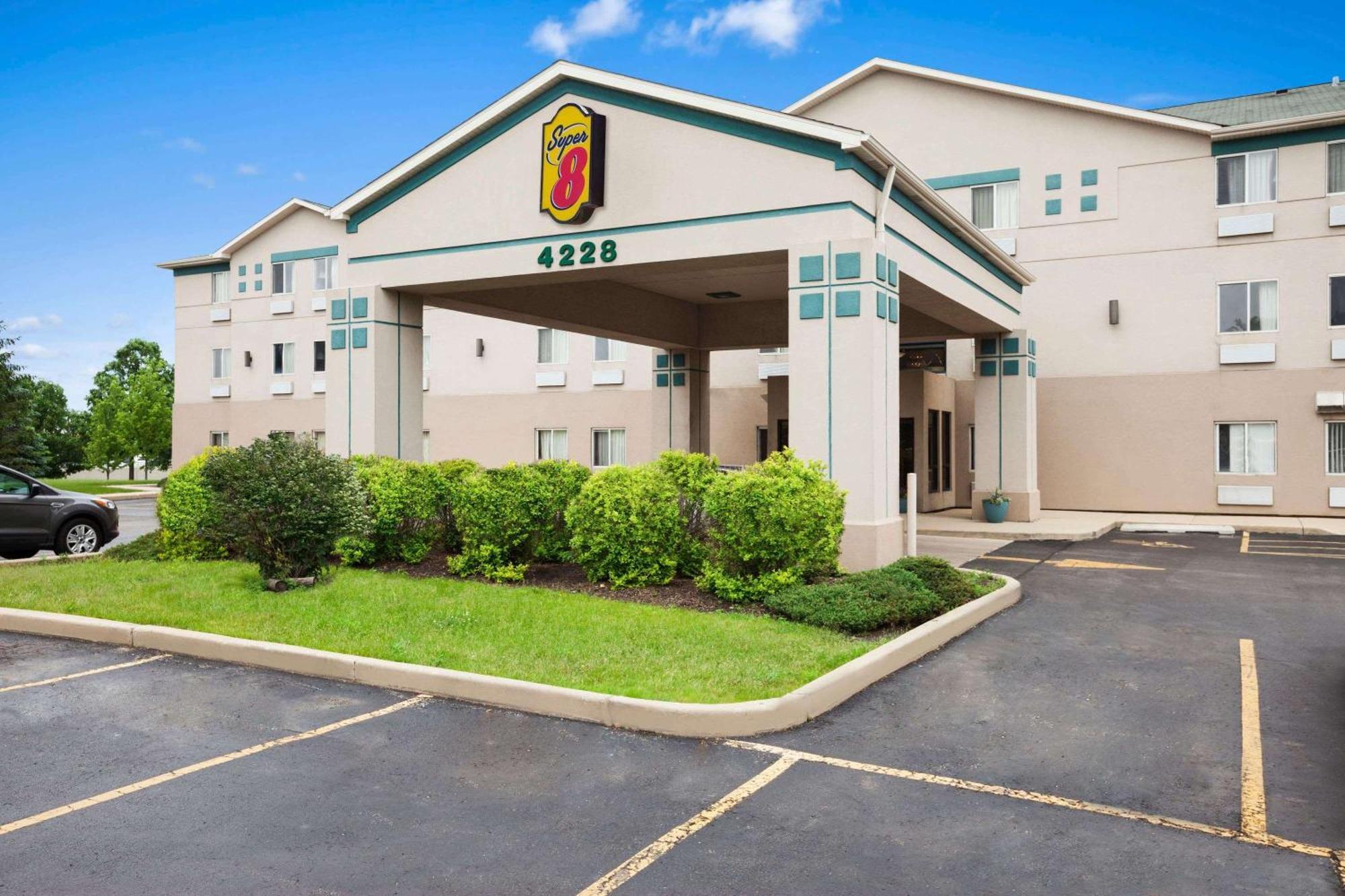 Super 8 By Wyndham Aurora/Naperville Area Екстериор снимка