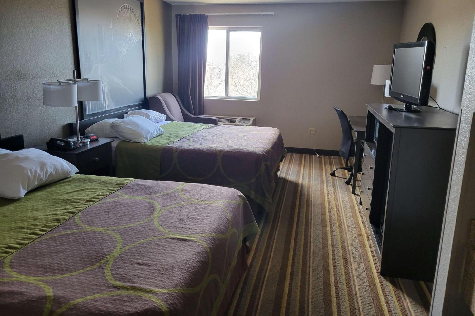 Super 8 By Wyndham Aurora/Naperville Area Екстериор снимка